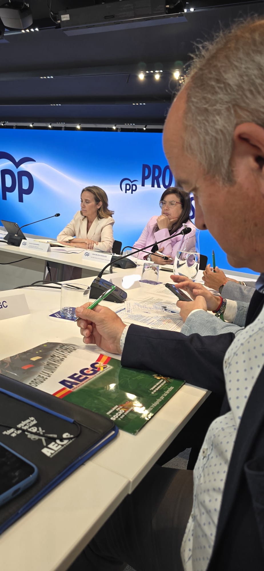 Reuni�n de las asociaciones profesionales de la Guardia Civil y Sindicato policiales con representantes del PP